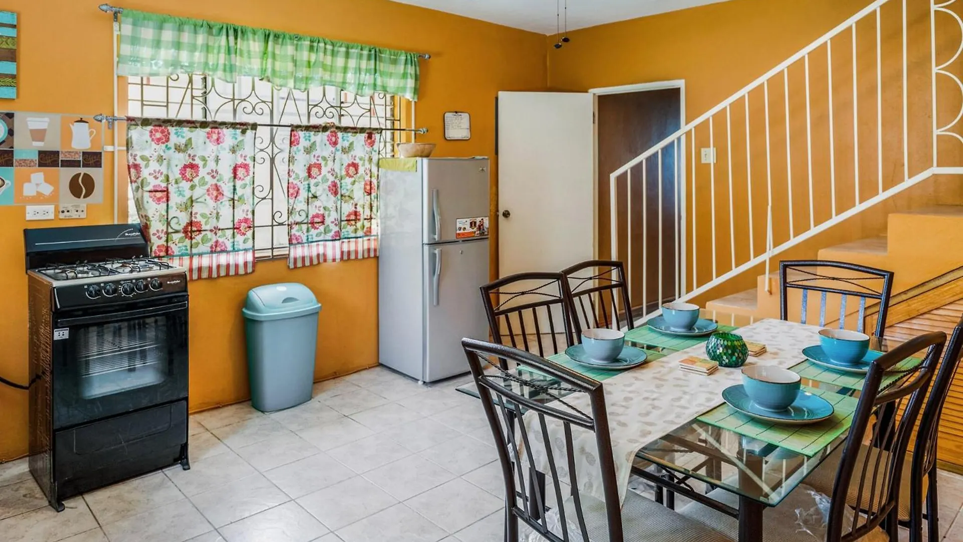 הוילה מונטגו ביי Yanceylargo-6Br Two-Story Estate With Mountain Views 0*,  ג'מייקה