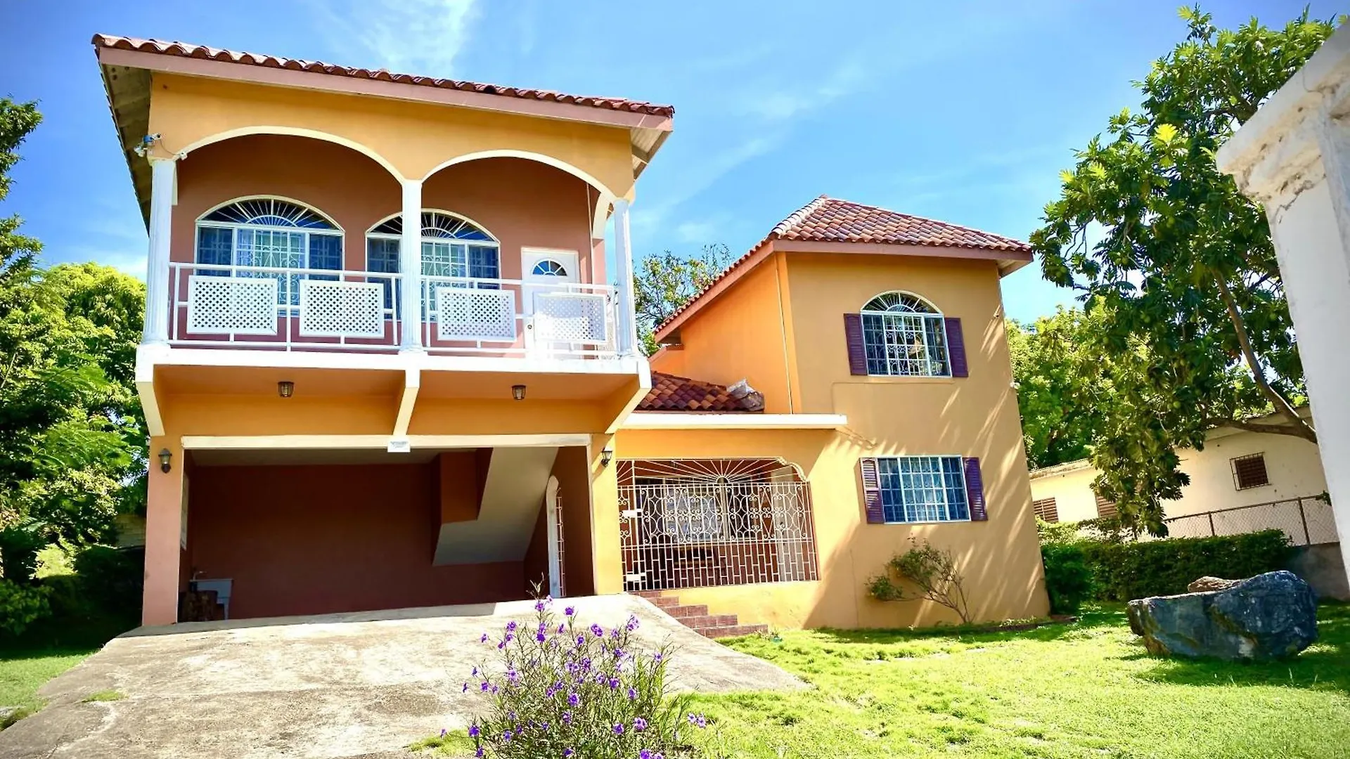 Villa Yanceylargo-6Br Two-Story Estate With Mountain Views à Montego Bay